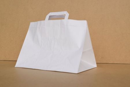 32 x 22 x 24 cm PUNGA ALBA CU MANER DIN BANDA DE HARTIE 
